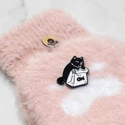 Mini Black Cat Enamel Pin – Durable, Giftable Fashion Accessory