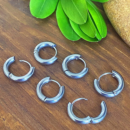 HUGGIE HOOP EARRINGS