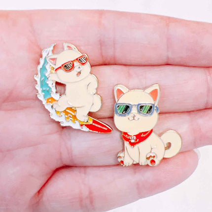 Elegant Kishu Inu Dog Lapel Pin – Japan-Inspired Fashion Accessory