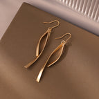 [437] Matte gold lines, ear needles