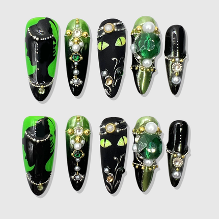 Witch's Familiar press on nails - Dashing Nova