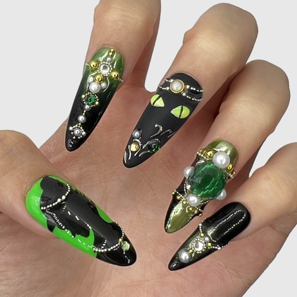 Witch's Familiar press on nails - Dashing Nova
