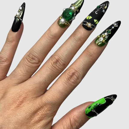 Witch's Familiar press on nails - Dashing Nova