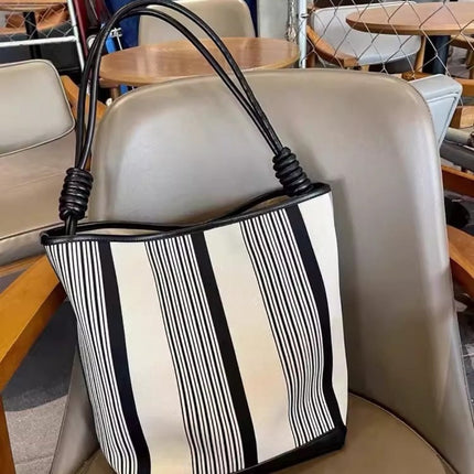 Autumn and winter tote bag, bucket bag female large capacity, commuter bag weaving shoulder, armpit bag large